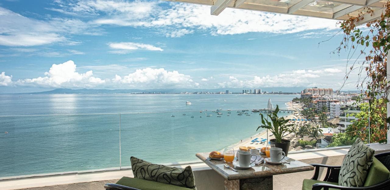 Oceans front vacation rental for 6 people By Shorline Realty PV